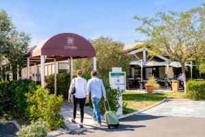 Hotels The Originals City, Hotel Le Pavillon, Beziers Est : photos des chambres