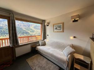 Studio rénové ski-inski-out avec balcon et parking - FR-1-688-20