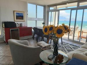 2WhiteWaters Bloubergstrand Homestay