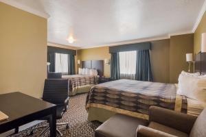 Double Room with One King and One Queen Bed room in Best Western Richfield Inn