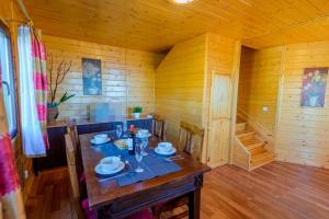 House with Private Pool (Aries)