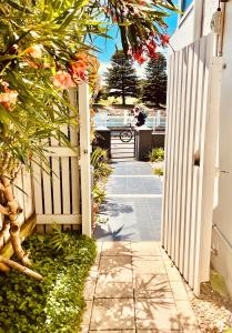 Edge17 Waterfront Apartment, plus Cottage with Garden View - Port Fairy