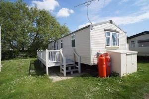 2 bedroom caravan at heacham beach with decking