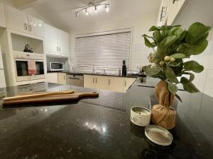 Spacious getaway with panoramic water & mountain views