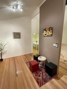 Spacious 4BR getaway with panoramic water & mountain view