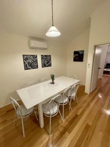 Spacious getaway with panoramic water & mountain views