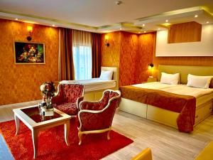 Deluxe One-Bedroom Suite room in Hotel Adria