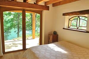 Maisons de vacances Lake House I // Alauzet Ecolodge + Nature spa : photos des chambres