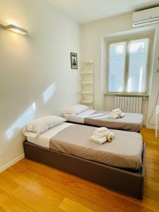 Micols Place, bright apt 2 rooms, 2 toilets, near metro, 80 mq