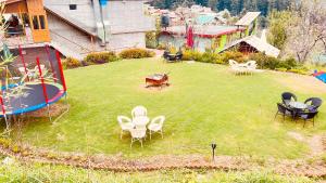 Hotel Old Smugglers with Balcony mountain view AC hot and Cold Near to Hadimba Temple