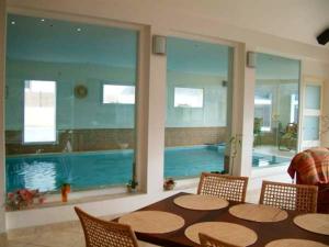 Villa de 5 chambres avec piscine privee jacuzzi et jardin clos a Saint Nic