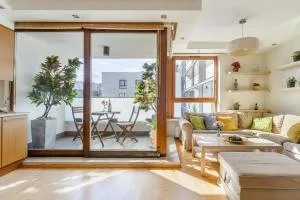 Lumina apart with a large balcony near Presidential Palace and river - سيروتسك