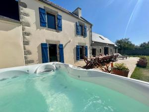 15 pers, jacuzzi, 40m de la mer, 8 chambres, weekends, nuitée, séminaire