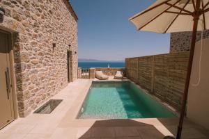 Mani Luxury Suites and Studios in Gytheio with Private Pools