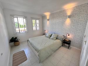 BRIGHT AND QUIET WINDSOR PARK APARTMENT