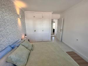 BRIGHT AND QUIET WINDSOR PARK APARTMENT