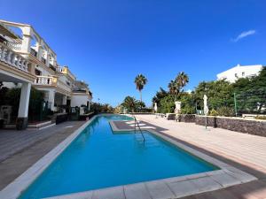 BRIGHT AND QUIET WINDSOR PARK APARTMENT