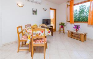 Amazing Apartment In Vrsar With Kitchen 
