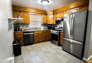 Urban Oasis Spacious 3BR 2BA Patio Near NYC EWR American Dream Mall