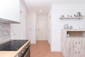 Sea View 2 Bedrooms Apartment in Costa Adeje with Aircon