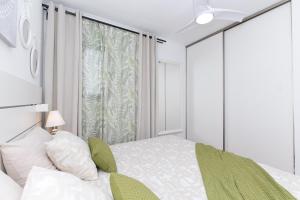 Sea View 2 Bedrooms Apartment in Costa Adeje with Aircon