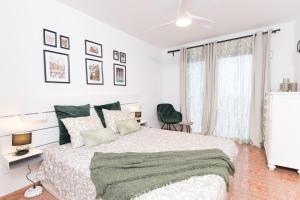 Sea View 2 Bedrooms Apartment in Costa Adeje with Aircon