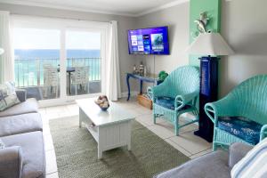 Beachfront & Free Beach Service-Master on Gulf!