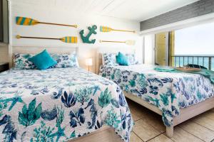 Beachfront with Free BEACH Service!Private balcony