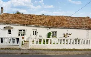 2 Bedroom Lovely Home In Longvilliers - Beussent