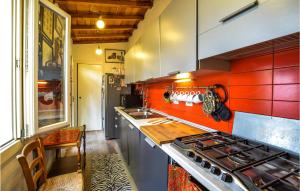 4 Bedroom Cozy Apartment In Mantova