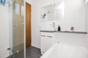 Sea Breeze 3BR WIFI Family and Pet friendly