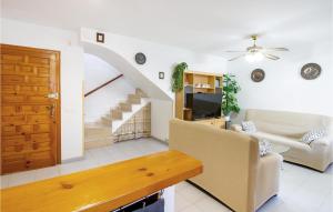 2 Bedroom Lovely Apartment In Orihuela