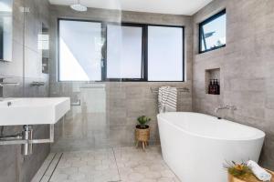 Canopy II - Beach House in the heart of Byron Bay