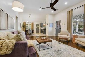 Charming Baton Rouge Retreat ~ 3 Mi to LSU!