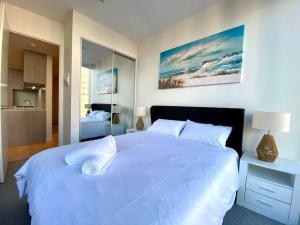 Luxury CBD Beach Vibes-Queen Bed-Gym