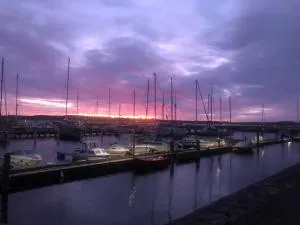 SUNNY SIDE - Holtenau