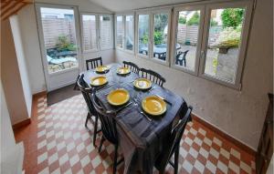 Maisons de vacances Stunning home in Bannalec with WiFi and 2 Bedrooms : photos des chambres