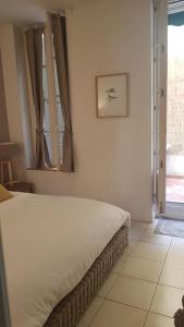 2 pièces dans le centre avec petite terrasse 3***