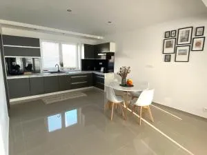 Park Rezort with Private Parking - Modrová