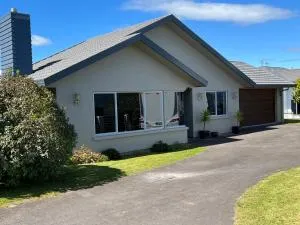 Large stand alone home with two living areas. - Oruanui