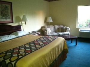 King Room - Non-Smoking room in Super 8 by Wyndham Piedmont Greenville Area
