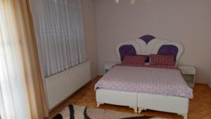 Three-Bedroom Apartment room in Apartments Alibasic