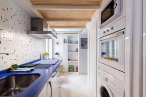 Descalzos city center by Valcambre