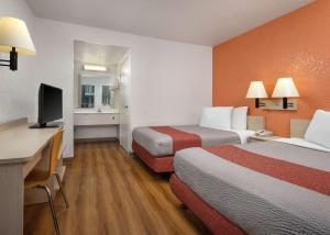 Quadruple Room room in Motel 6-Buena Park CA - Knotts Berry Farm - Disneyland