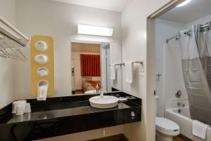 Queen Room - Disability Access - Roll in Shower room in Motel 6-Schiller Park IL - Chicago O'Hare