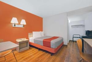 Double Room - Disability Access room in Motel 6-Troutdale OR - Portland East