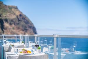 Rotunda das Piscinas, n⁰ 3, Vila do Porto Moniz, 9270-095 Porto Moniz, Madeira, Portugal.