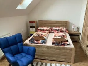 Dvojlôžková izba s vlastnou kúpelňou v priemyselnej zóne - Drahov