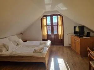 Kemencés Fogadó - 陶尔金