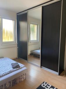 Apartment with Garden View room in apartman-Rača